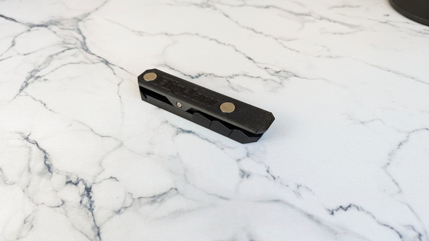 FlipJaw - Magnet Fidget Toy