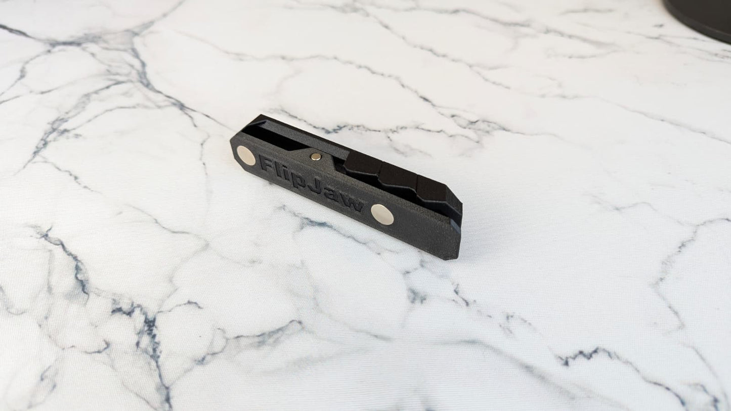 FlipJaw - Magnet Fidget Toy