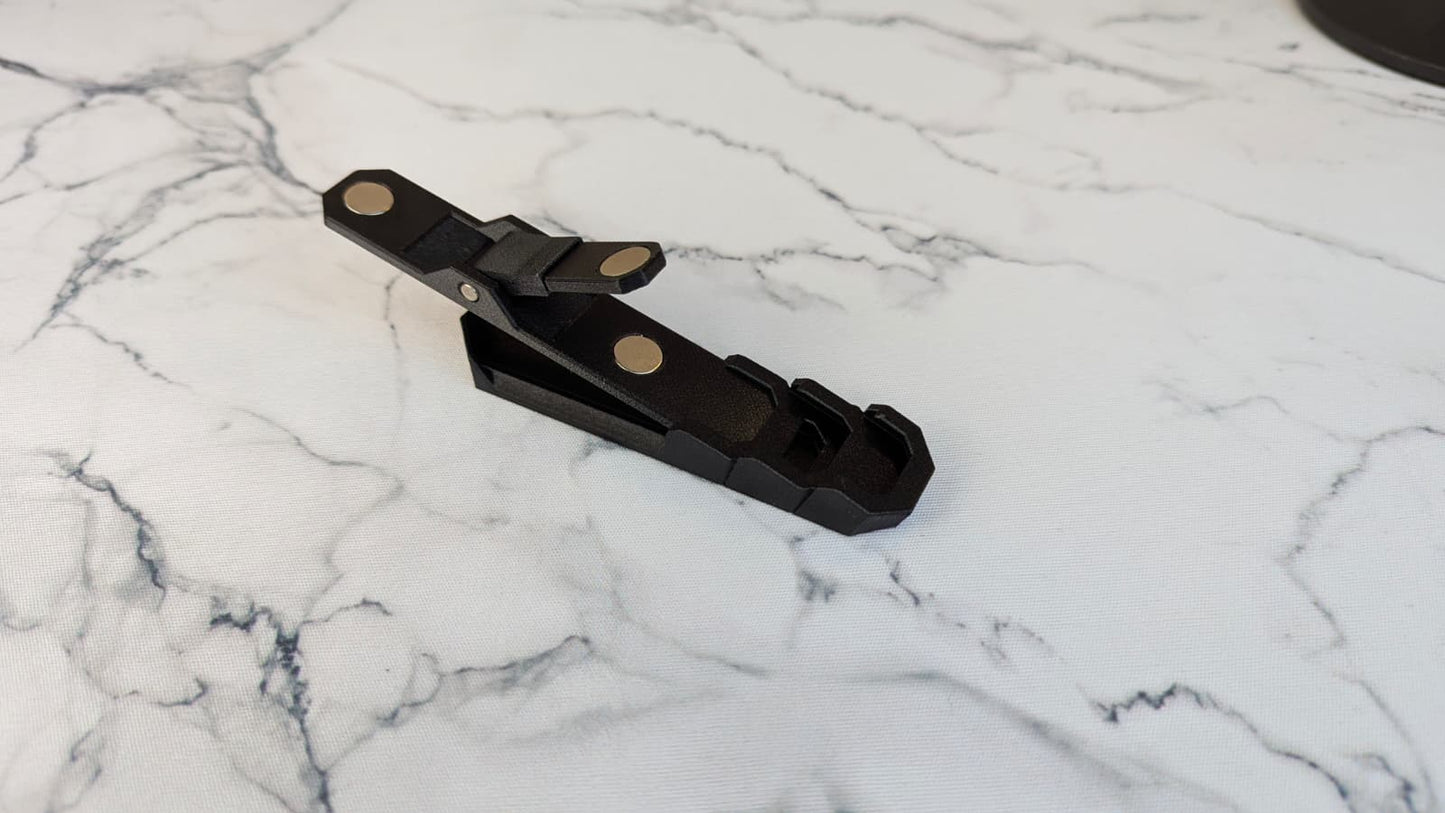 FlipJaw - Magnet Fidget Toy